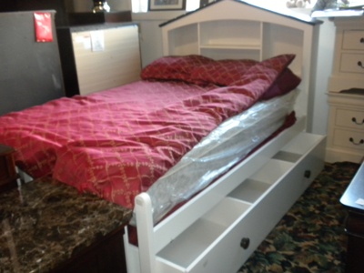 Full SIze Bed With Trundle